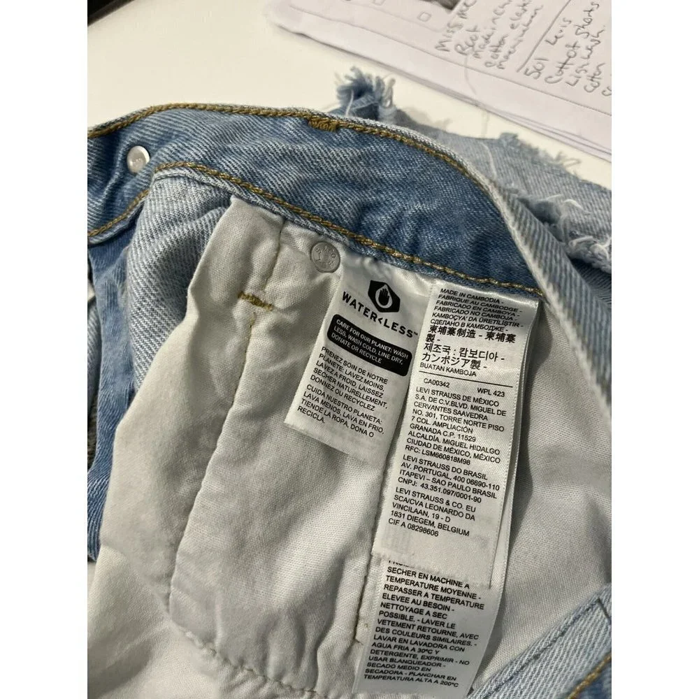 501 Levi’s Cut Off Denim Shorts Light Wash Size 30